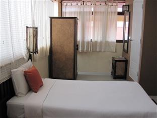 Kalare Night Bazaar Guesthouse เชียงใหม่ ภายนอก รูปภาพ