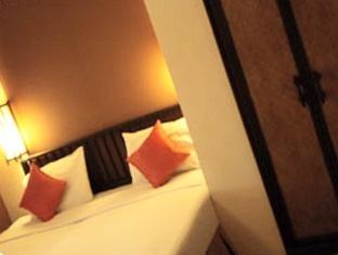 Kalare Night Bazaar Guesthouse เชียงใหม่ ภายนอก รูปภาพ